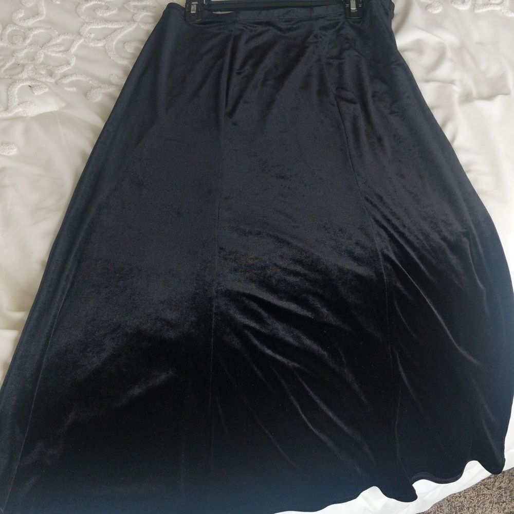 Black  Midi/Maxi Velvet Skirt Size L